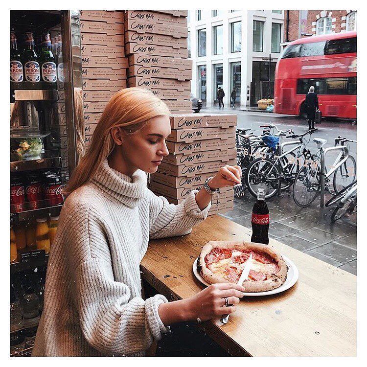 INTO_app's tweet photo. Winter lunch dates with @kotsurliliya @crustbros โ๏ธ๐ #intoapp #crustbros https://t.co/AdplpG0D9D https://t.co/VqkCeizA9b