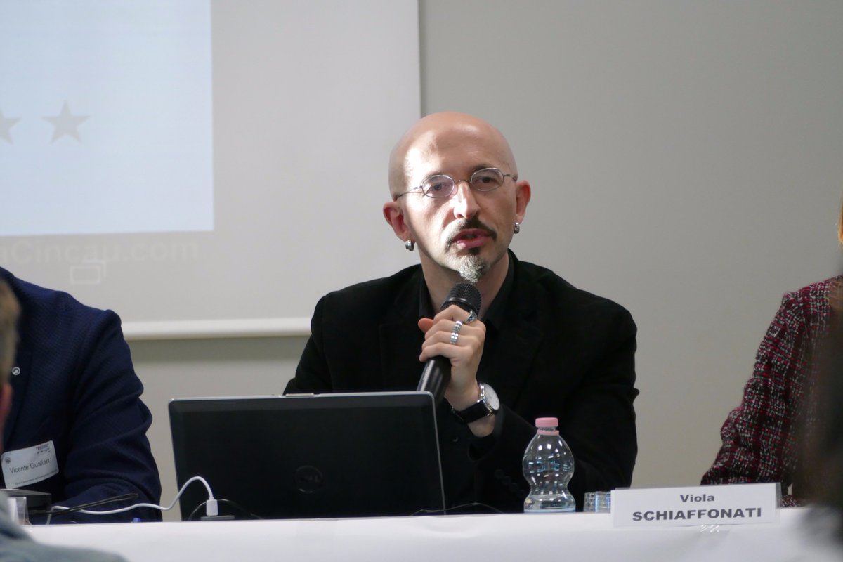 nexacenter's tweet photo. I veicoli autonomi spostano il carico del gesto produttivo dall’autista al passeggero stesso.
I “micro-lavoratori” annotano i dati e operano in cambio di “micro-paghe”.
@AntonioCasilli live dalla Conferenza #nexa2017 @LabInfSocieta su etica e governance dell'#AI. https://t.co/KUZCVl9PDK