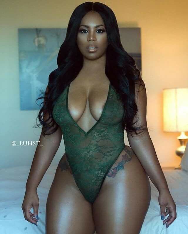 mr31flavors's tweet photo. #DAMN #THICK #BOOTYFUL #ROUNDBROWN #PHATAZZ #SeXXXy https://t.co/mM1VL8gpuk