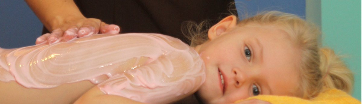 proturhotels's tweet photo. Especial para Peques!
En Protur Hotels queremos pensar en todos nuestros clientes, por lo tanto os ofrecemos un paquete donde los protagonistas son los peques! #ProturBiomarSpa #Relax #Cuerpoymente #style #beautiful #beauty #SPA #bestoftheday #christmas #lifestyle #cool #pretty https://t.co/GN25znxHzA