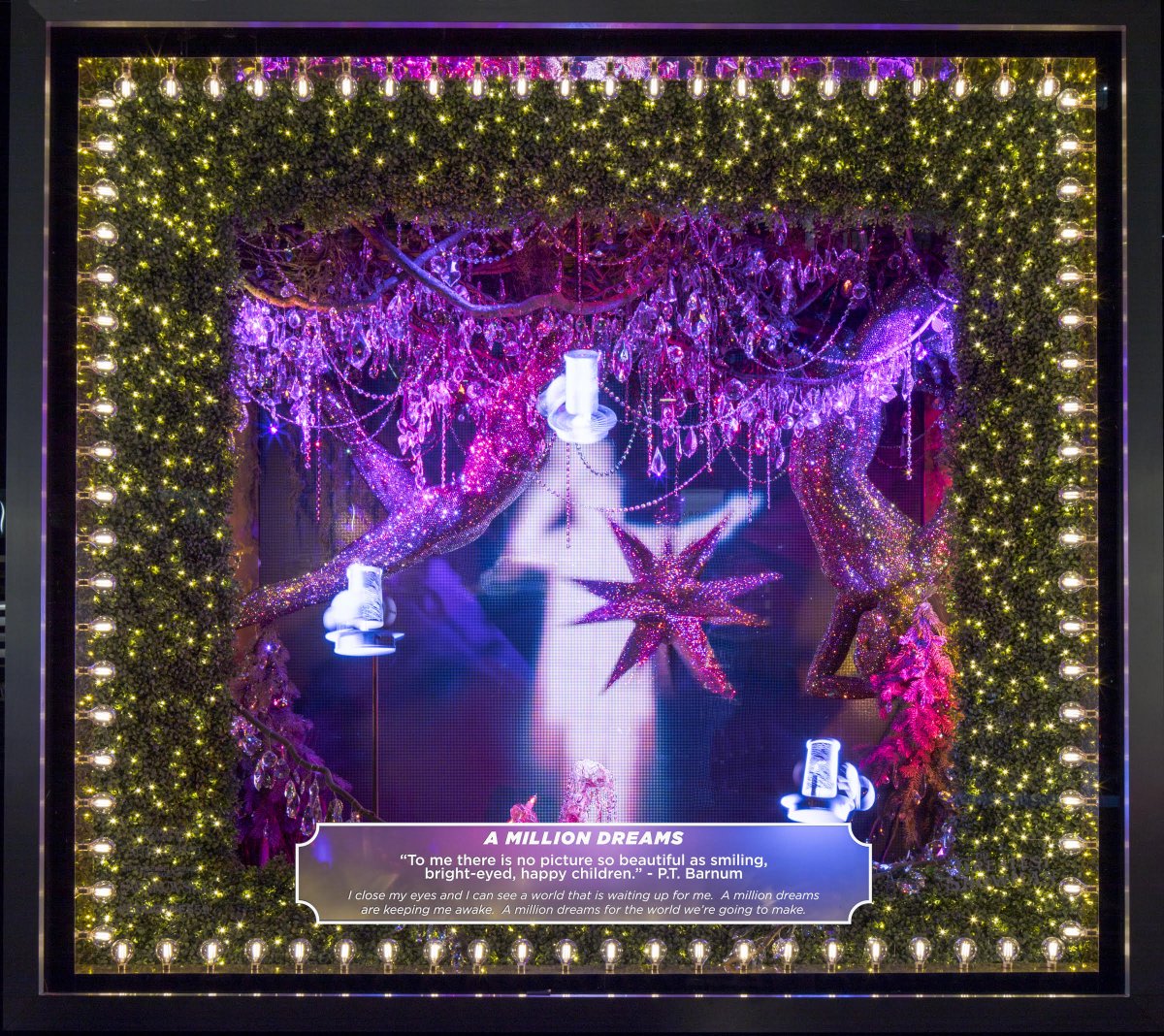 CNLMannequins's tweet image. CNL mannequins+ Bloomingdales + Christmas Windows 2017 = Magic
#bloomingdales #christmaswindow