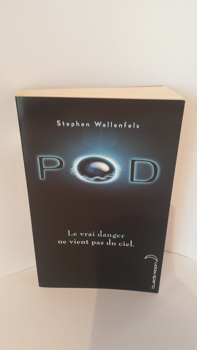 Morphemesbynour's tweet photo. Lecture en cours @Hachette_France  @blackmoon @StephenWallenfe #pal_decembre #lectures2017 https://t.co/d5vHKd9KXV