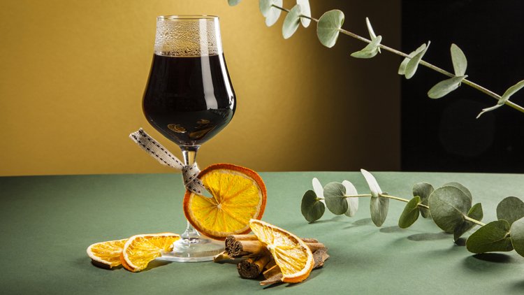 TimeOutLondon's tweet photo. Toasts of Christmas past: London’s best bars for retro festive drinks. https://t.co/llkSPWHP8E https://t.co/78hgfUoCvd