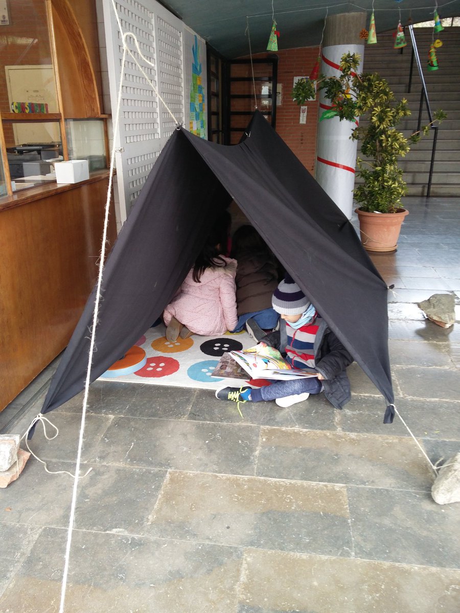 DMSEscola's tweet photo. La comunitat educativa del DMS #NoOblidem els milers de refugiats que segueixen patint mentre esperen un futur millor! #EducacioiRefugi https://t.co/tyJLfFXI3g
