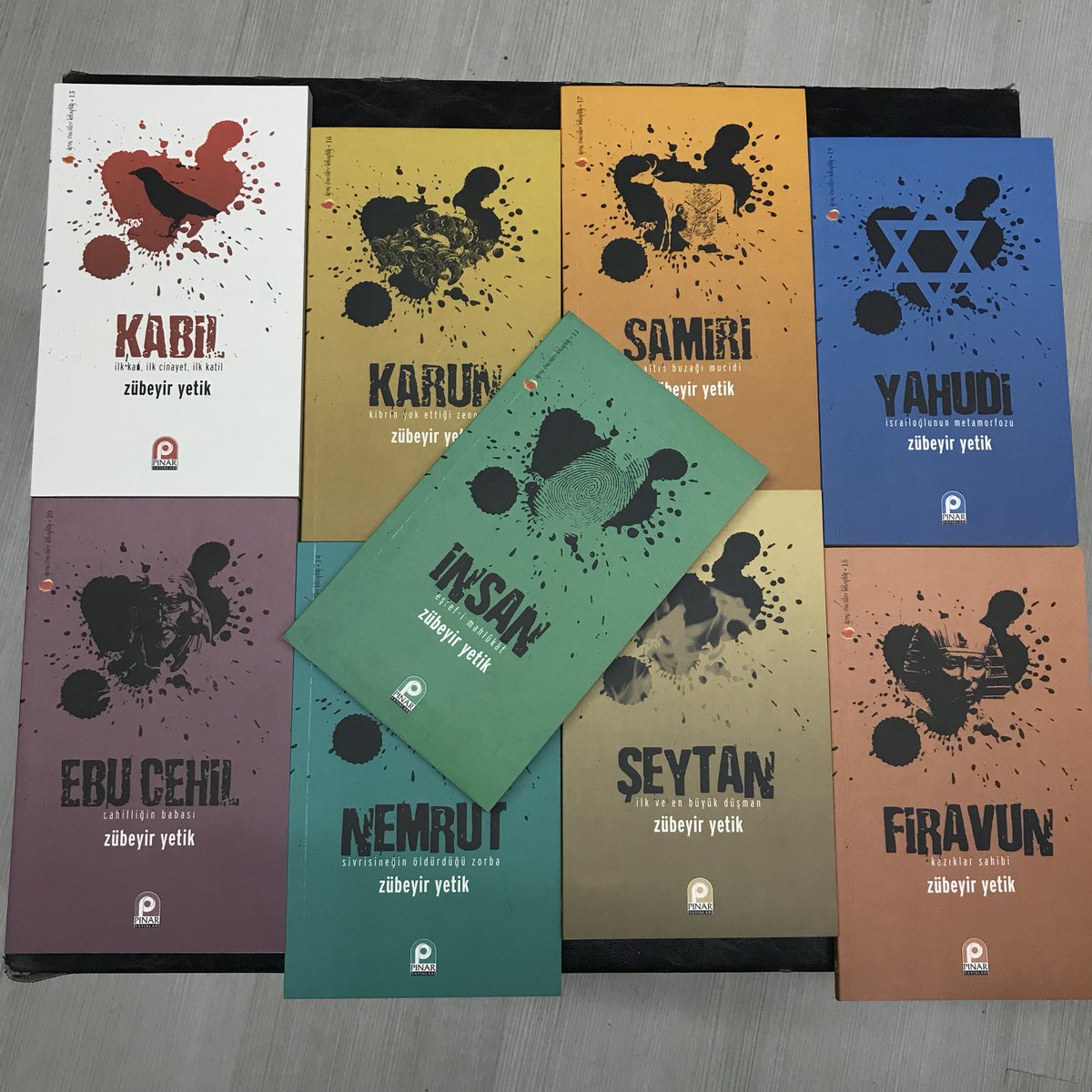 PinarYayinlari's tweet photo. Bu tweeti 24 Aralık’a kadar retweetleyen ve bizleri takip eden 1 kişiye 7 kitaptan oluşan set hediye! 🙂 https://t.co/bkDYZD8sC5