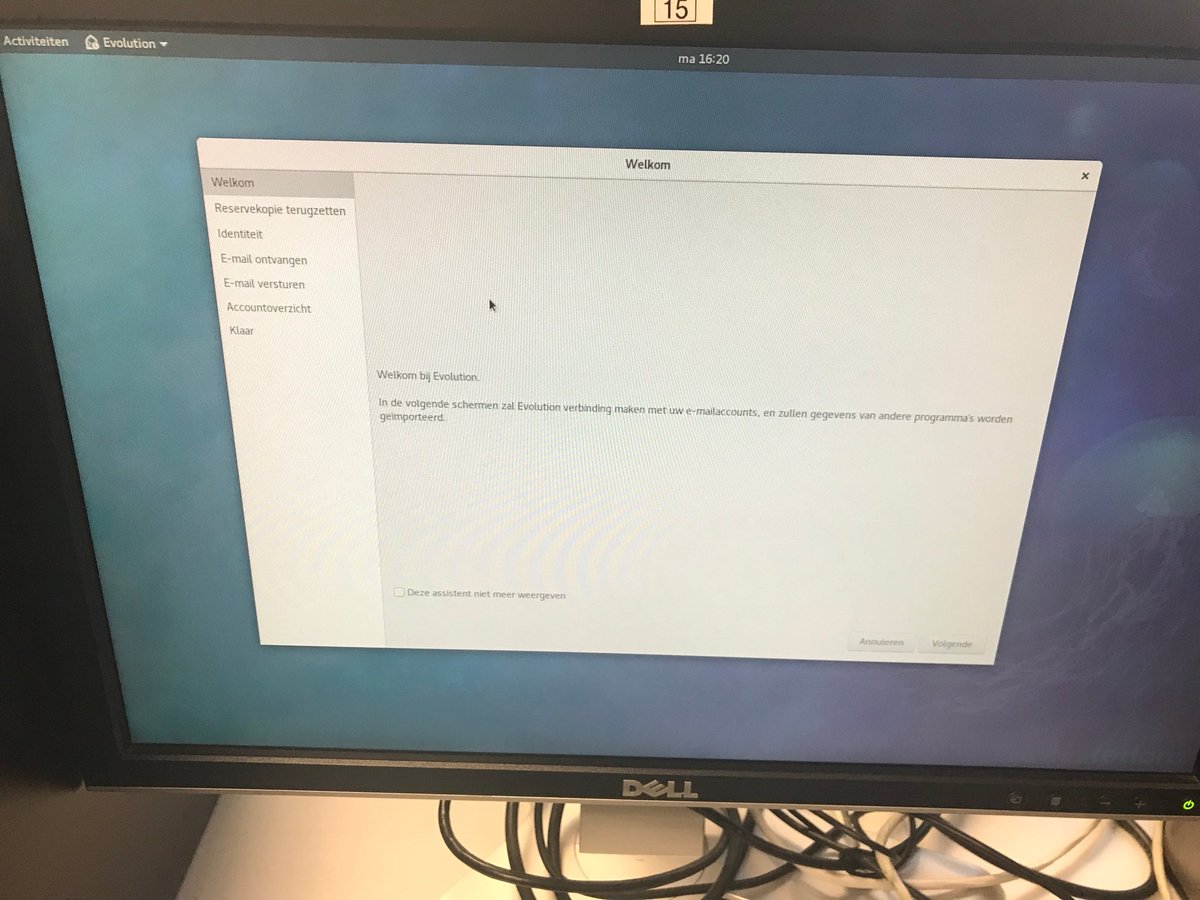 TimCaudron's tweet image. Oef, het workstations is working! Nu nog mailtje sturen #hogent #toegepasteinformatica #fedora27 #Kickstart