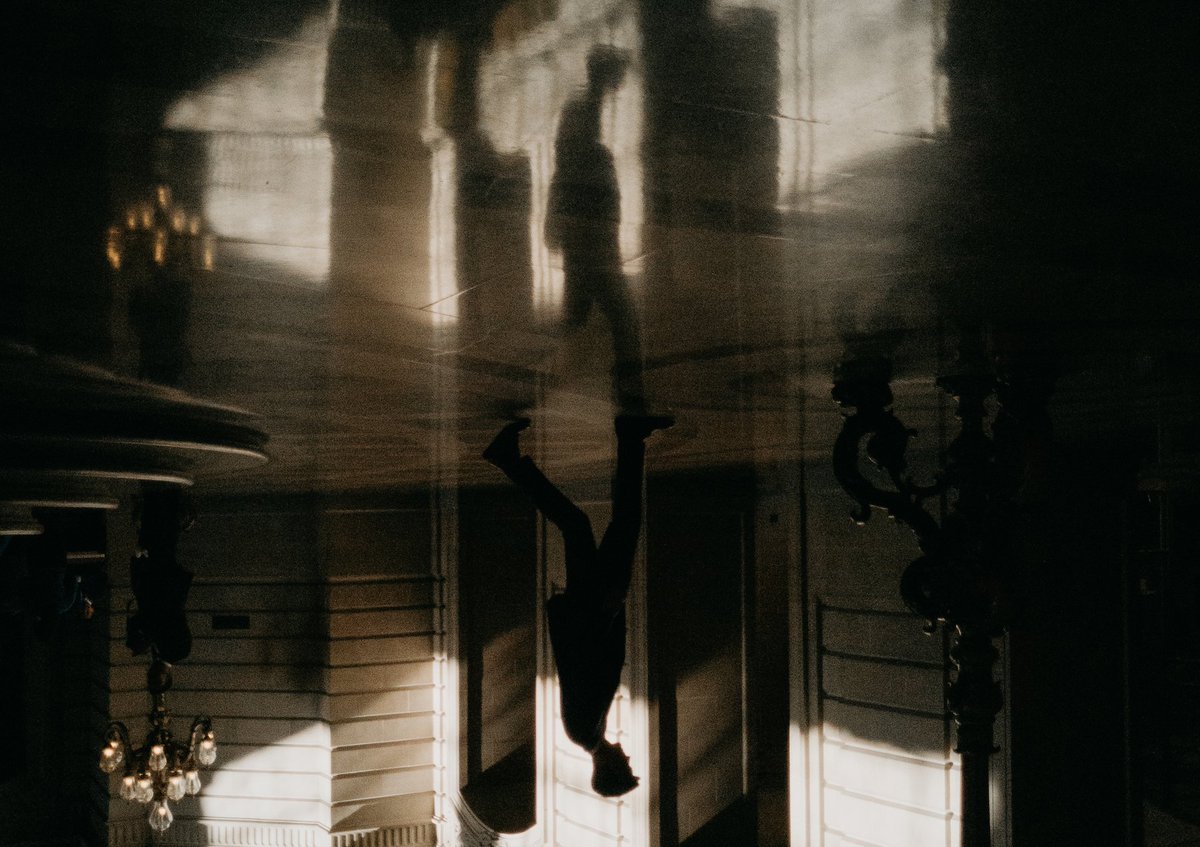 ignantmag's tweet image. While there is an undeniable beauty in light, there is beauty in darkness too — for our last collaboration with HUAWEI we asked US-photographer Nirav Patel to explore both states of illumination with the new Huawei P10 Plus bit.ly/2yS23M8 #HuaweiP10 #showwhatyoulove #ad