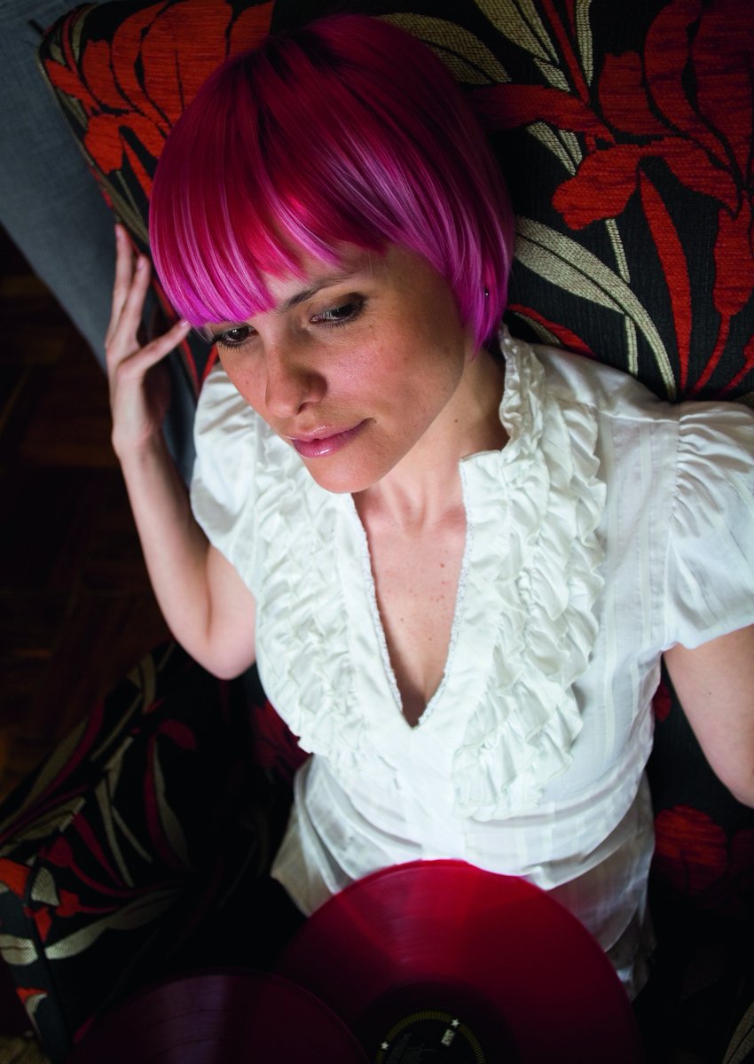 En agosto de 2007 entrevistamos a Barbara Wild y hablamos sobre música, el oficio de DJ, la imagen y su propio nombre. Dijo: “Hay que probar, hacer. La acción siempre es favorable. Mueve. Despierta algo en los demás, despierta algo en vos.” 
BLa#05 #lunesdearchivo
F:Fototeca Sur