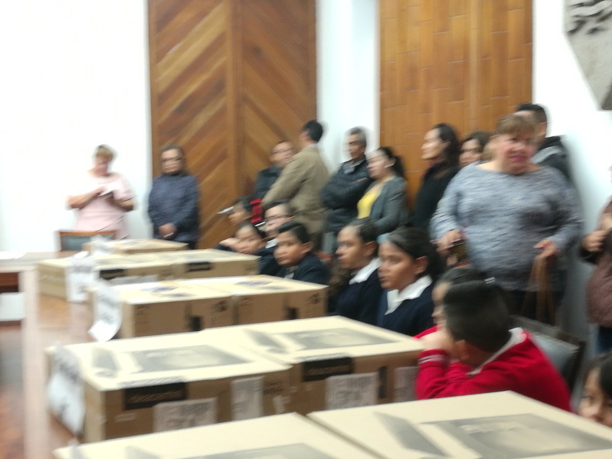 IdaliaSotoNA's tweet photo. Nuestro objetivo apoyar la #Educación de los niños,niñas y jóvenes de #Irapuato #MejorCiudad @Ortiz_Irapuato @CuquisGodoy @martiposaromero #FelizLunes la #MejorInversion es la #Educación https://t.co/Bd5Ibi7ihq