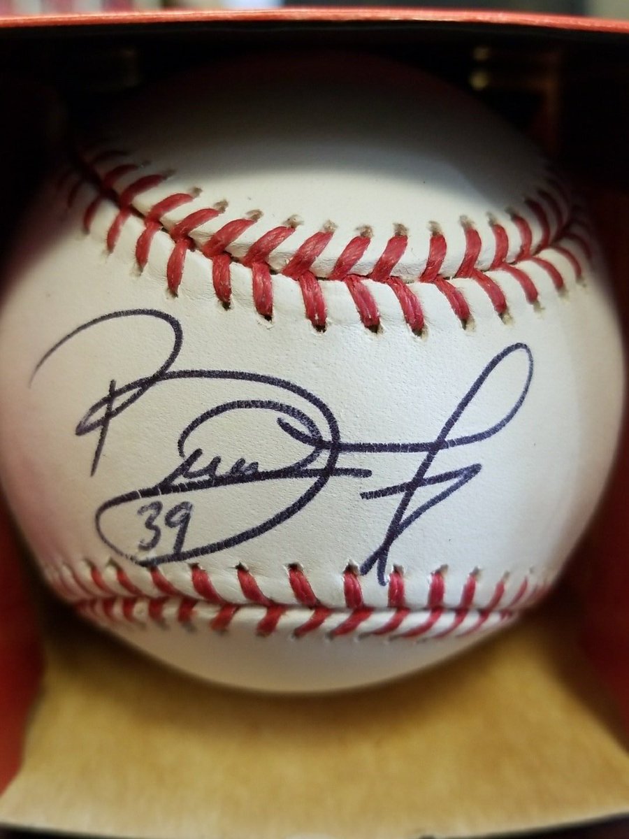 ReadingFightins's tweet image. We are continuing with our #12DaysofGiving with a @backwoodrebel39 signed baseball!

RT, LIKE and FOLLOW us for a chance to win!  Winner will be selected at 4pm!