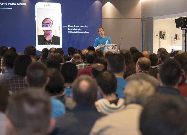 voip2day's tweet photo. No te pierdas la ponencia de @saghul, de @Atlassian, 'Jitsi: videoconferencias autodirigidas'. Vídeos en español e inglés: https://t.co/mRzdUjkpSn y https://t.co/H4C2ki3Jt8. ¡Gracias Saúl! #VoIP2DAY17 https://t.co/1WFTN0N3rX