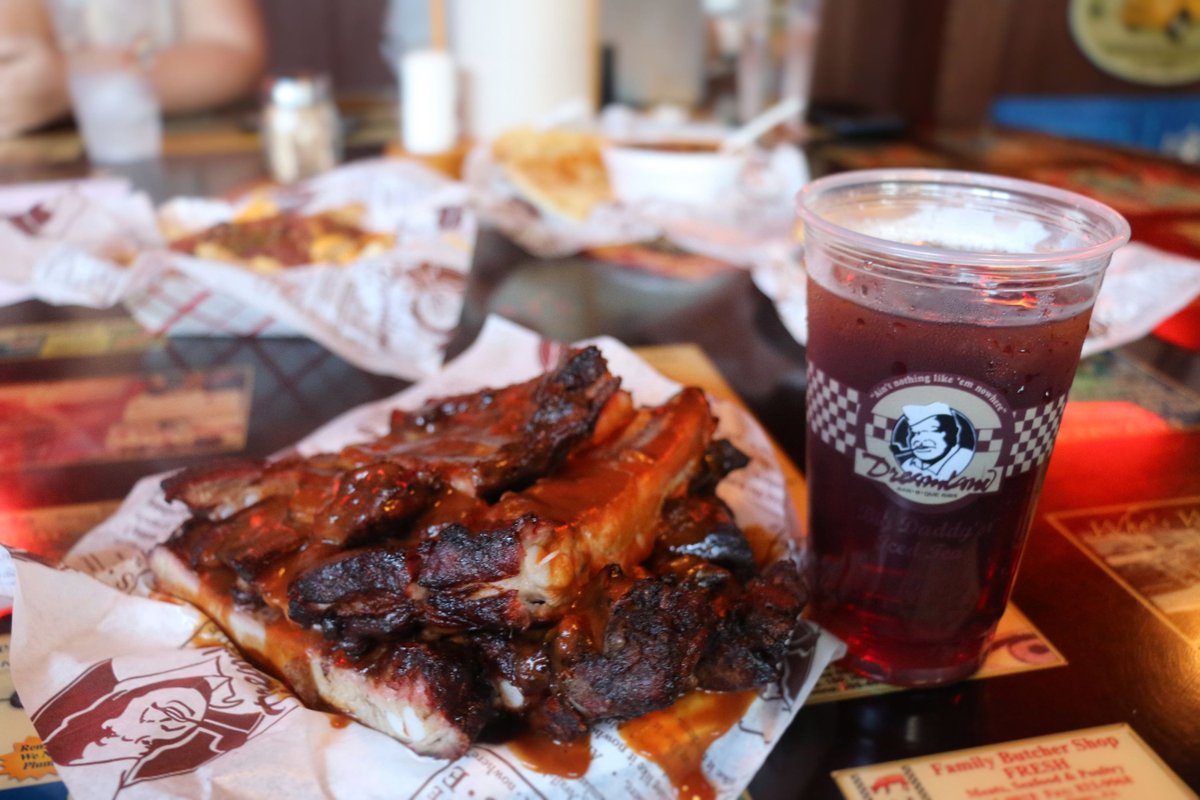 Is it too early to start planning lunch? 
#DreamlandBBQ #AintNothingLikeEmNoWhere