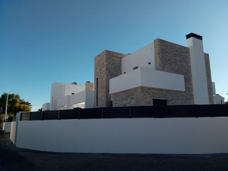 vivespons's tweet photo. Nos satisface mucho comunicaros que uno de nuestros principales proyectos de este año, #VillaAnemone ya está cumpliendo los sueños de sus propietarios. Enhorabuena a todo el equipo de @vivespons #homes por su trabajo y esfuerzo.  #CasasDeLujo en #Denia y #CostaBlanca @PonsVives https://t.co/vh6LKh1REp