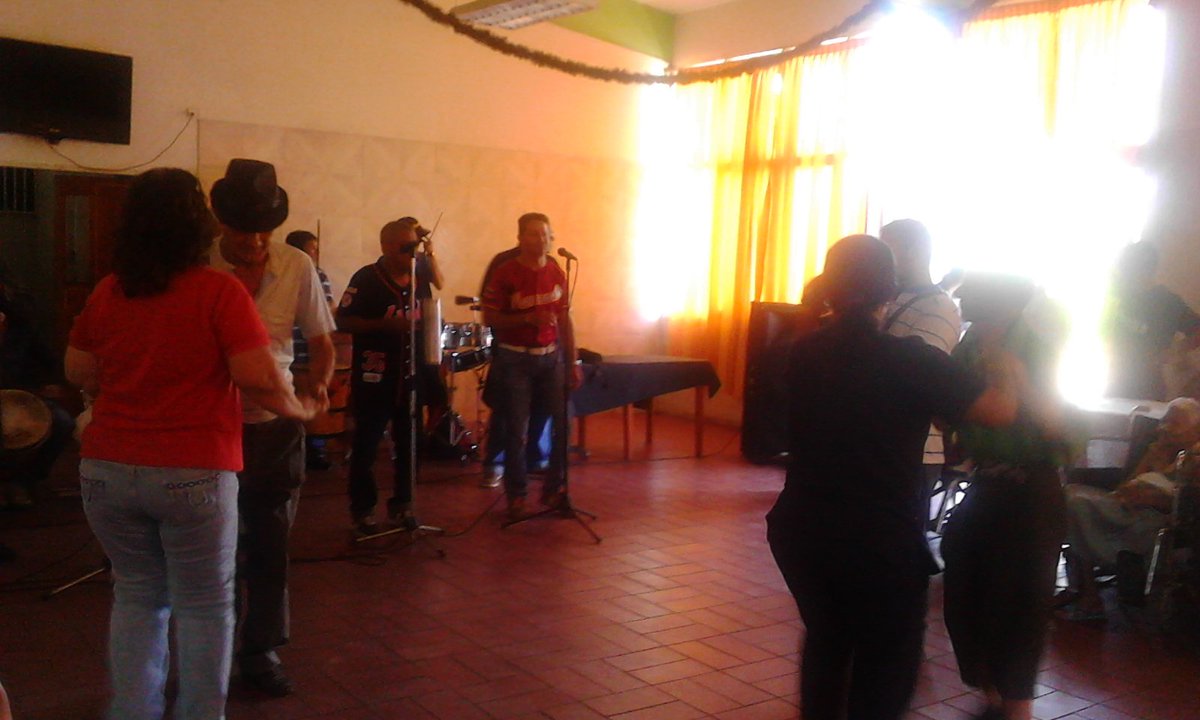 inass_urena's tweet photo. Nuestros adultos mayores disfrutando @salainass @magallyvina @PsuvJhon https://t.co/CjpJYqb2oy