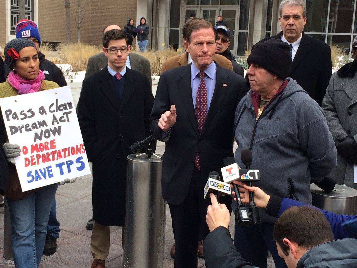 32BJSEIU's tweet photo. "Sending Francisco Acosta out of this country is un-American," says @SenBlumenthal, "Mr. President you should care about this man. I promise to keep fighting for him."  #Immigrants #immigrants #HereToStay https://t.co/bWYTvZMjzp
