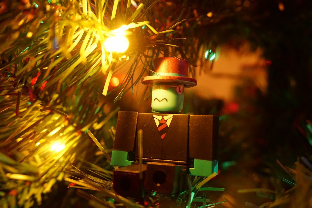 Dued1 On Twitter My Roblox Christmas Tree With 60 Blind Boxes Icytea Jb Firebrand Shedletsky - roblox christmas lights