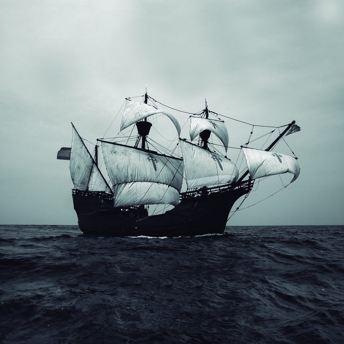 Marca que hemos creado para V Centenario de la Primera Vuelta al Mundo / Brand for 5th Centenary First Round the World
#ministeriodecultura #mecd #identity #symbol #design #graphicdesign #500años #magallanes #elcano #vueltaalmundo #husmee #brand #ship #world #travel #voyage #sea