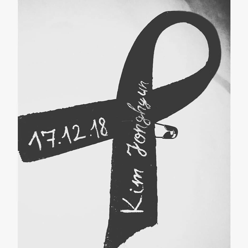 kenroVlogs's tweet photo. Estoy con el corazón en los puños. Shinee fue de las bandas que me introdujeron al Kpop. Lucifer una de las primeras coreos que aprendí y Jonghyun una voz que me cautivó.
“So goodbye, don’t cry and smile”
#RipJongHyun #StayStrongShawols 
You did well... https://t.co/ztpSaetnZN