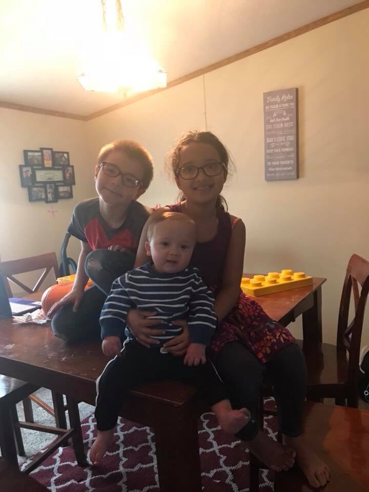 ADraegert's tweet photo. #RossenReportsContest my sisters husband left her &amp; her 3 kids. It's been a rough year her baby was born early a year ago &amp; has to see doctors for health issues. My sis doesn't have much to give the kids this Christmas https://t.co/NQnOMMrgxc