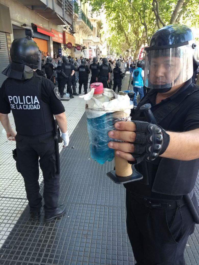 bonnii88's tweet photo. Casi 20 años de impunidad a esta gente.. que se acabe de una vez el clientelismo peroncho, zurdo y sindical..
Si estas de acuerdo dale RT
#QuePaguenalosDaños
#QueHacemos
#BuenLunes
#COMOVIAJO
#LunesIntratable https://t.co/7RJKcjTp02