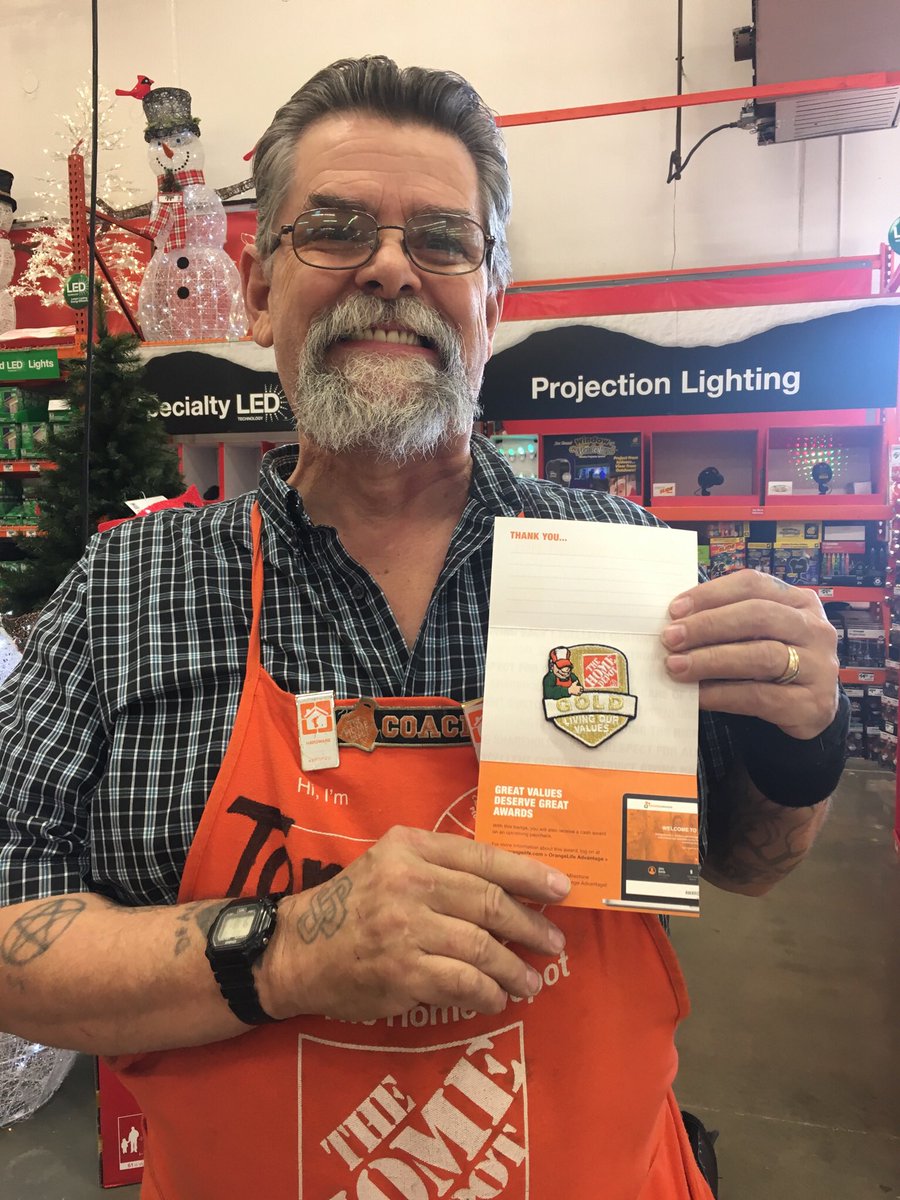 merritt_jen's tweet photo. Awesome Job to Tony on his GOLD award! Thank you sir for delivering on the #OrangePromise #3607Rocks https://t.co/1iH0147fbw