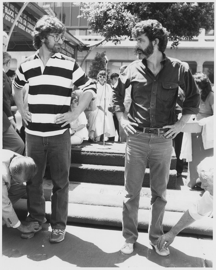 Happy birthday Steven Spielberg! He\s pictured alongside George Lucas at their imprint ceremony in 1984. 