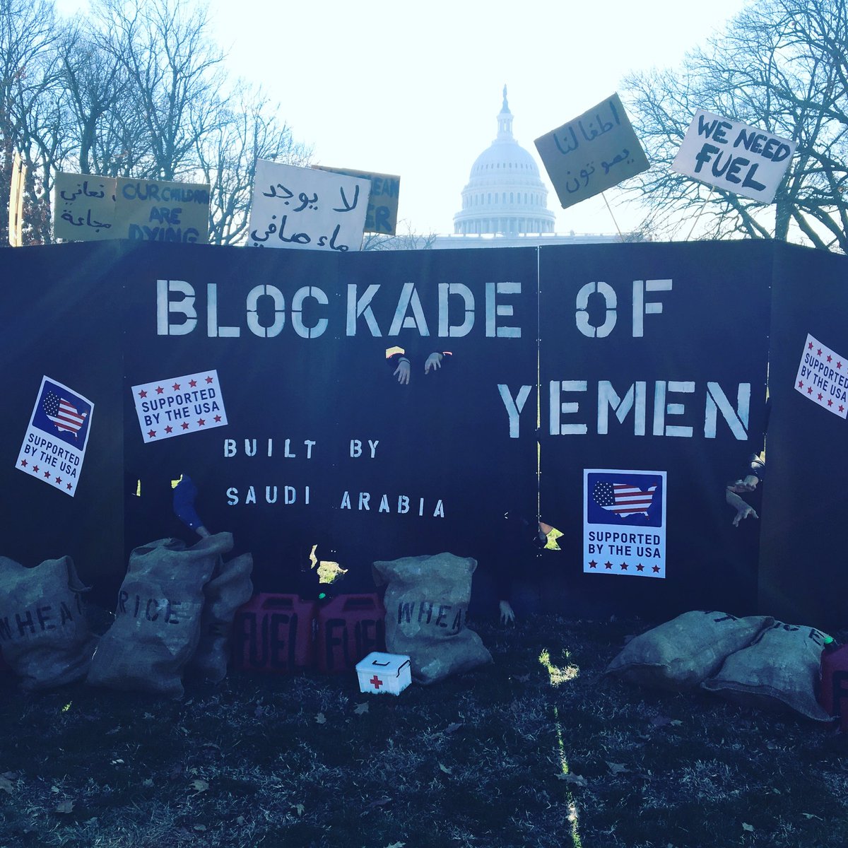 laura_rusu's tweet photo. We @OxfamAmerica are desperate to call attention to the cruel blockade of #Yemen and the dire humanitarian crisis there. So we had to do a stunt. In front of the Capitol. Because 8 million people are on the brink of famine. #YemenCantWait #EndTheBlockade https://t.co/DGvkBDHV6e