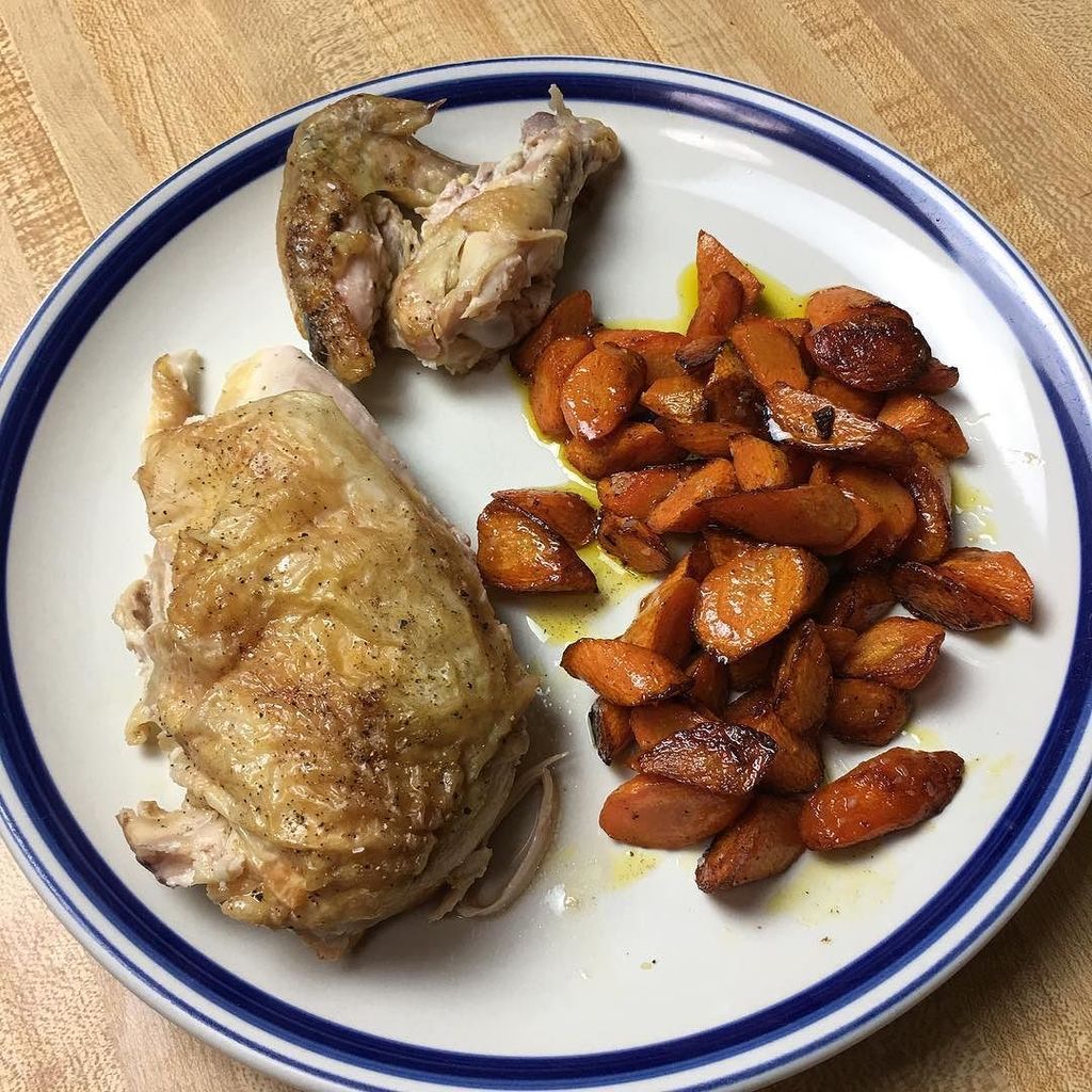 ChefJDKammes's tweet photo. Last nights dinner, roasted chicken and carrots sautéed in butter. Simple and delicious. What is your favorite simple dinner? #chefjdkammes #homemade #chicken #carrots #simpledinner #instafood #roastedchicken #butter https://t.co/b2u3LgHW69 https://t.co/1kzQJGZhRo