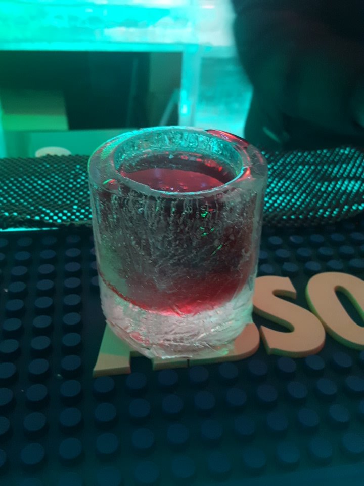 racheyyc's tweet photo. Minus 5° ICE BAR. 

Everything is made out of ice. The bar, the seats and tables , even the cups are ice. 

Feeling chilly.. ❄ 

#Queenstown #icebar #chillytraveller #travelblog #blogger #travel #allthingstravel #racheyycxx https://t.co/nThh1q2EBK