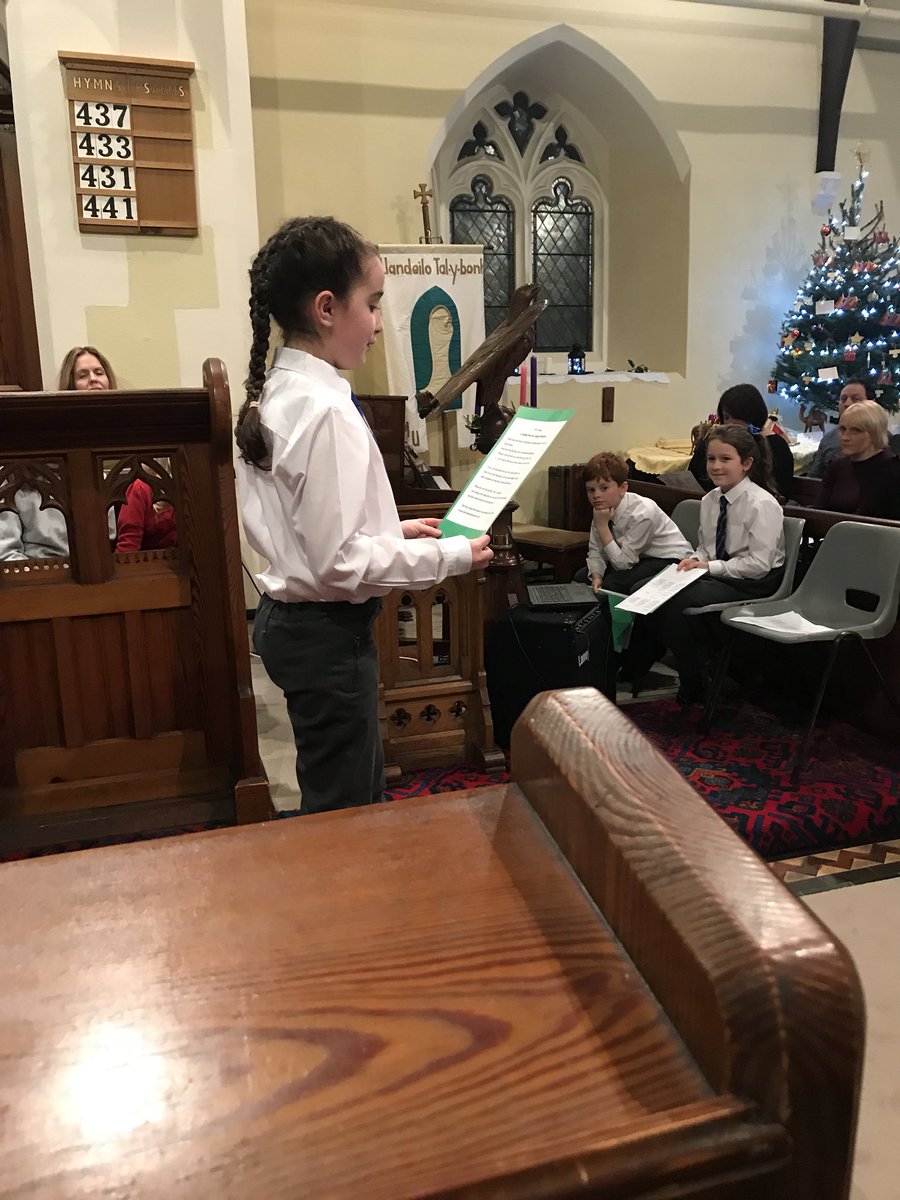 YsgolyrHendy's tweet photo. Diolch i’r plantos am ddarllen yn hollol wych heno yn y gyngerdd Nadolig #sbeshial https://t.co/ZQHJWrEd4V