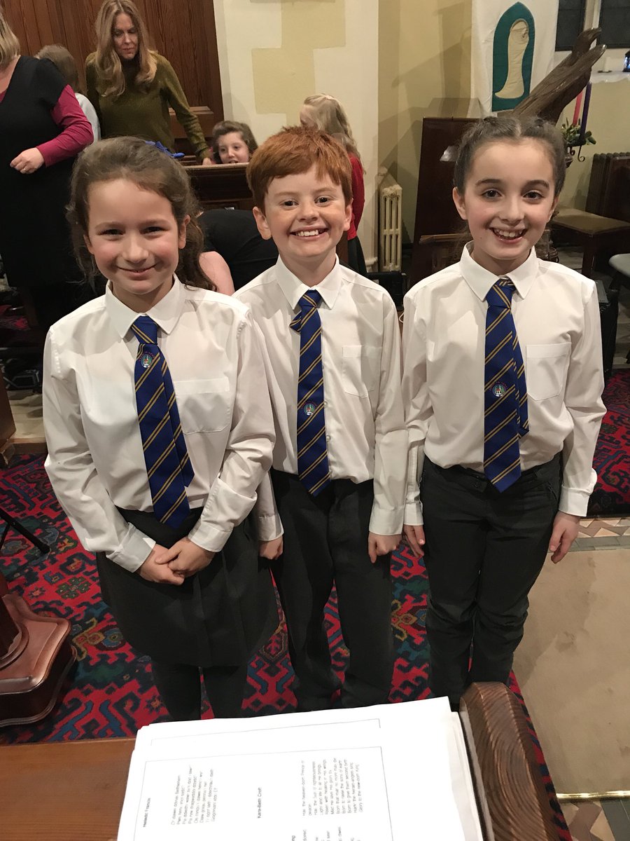 YsgolyrHendy's tweet photo. Diolch i’r plantos am ddarllen yn hollol wych heno yn y gyngerdd Nadolig #sbeshial https://t.co/ZQHJWrEd4V