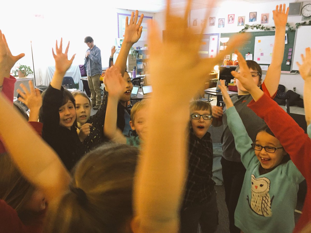 gossliteracy's tweet photo. Third grade cyber celebration today! We read peers’ informational pieces & left comments that noticed writing moves on our checklist. Congrats, third grade writers! 🎉 https://t.co/sYjccooDp7