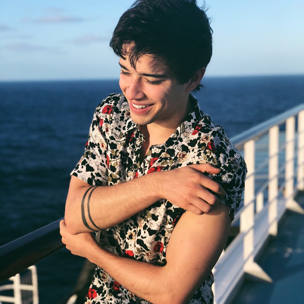 JulianSerrano01's tweet photo. #NuevaFotoDePerfil https://t.co/q0g1n2ujF1