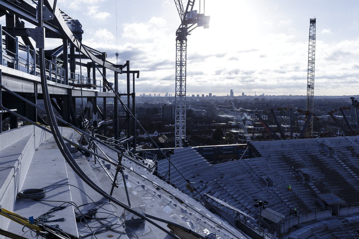 SpursOfficial's tweet image. A view of the London skyline from #SpursNewStadium 🏙️