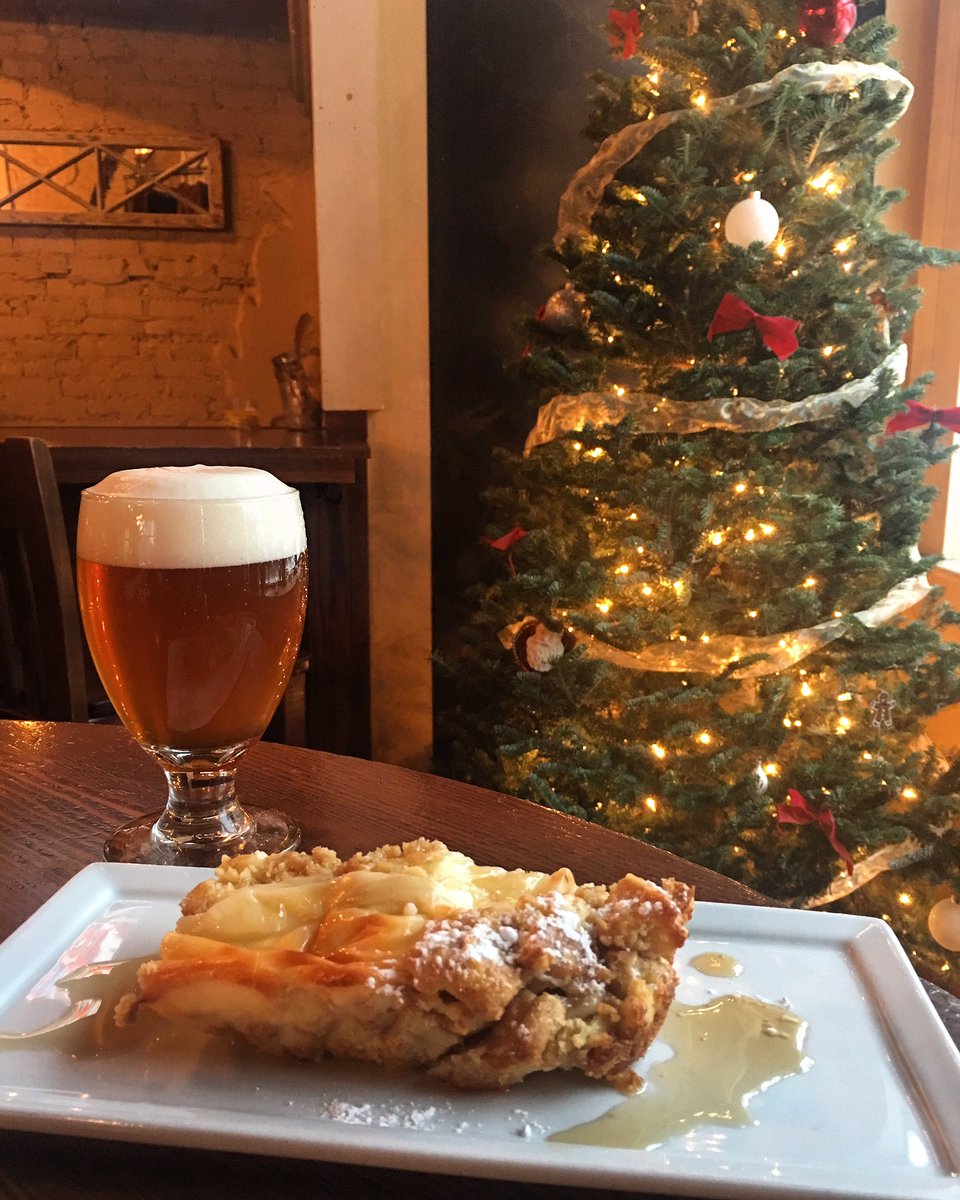 littletaphouse's tweet photo. Bar &amp; Barrel // 4-7pm :: Wafflenbread Puddin' with Cooper Sharp. Paired with Vienna Lager @vonTrappBrewing $5! 🎄❄️☃️🍻#craftbeer #happyhour #portlandME https://t.co/QfRaOyFh3D