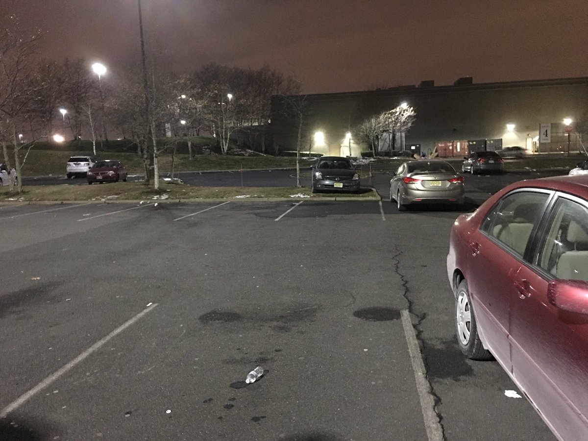 traumagotchii's tweet photo. #njthings sparkling, lush scenery, vehicles needlessly parked on medians https://t.co/Q4WsYrQFn1