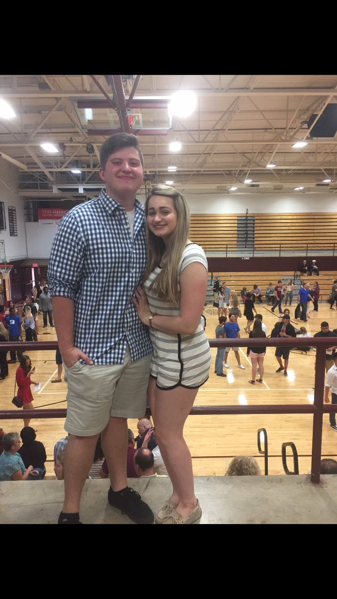 _alexaski's tweet photo. happy birthday mason🎉 hope you have an amazing day and I miss school with you so much :,( love you dude🧡 https://t.co/6xq2MNaStx