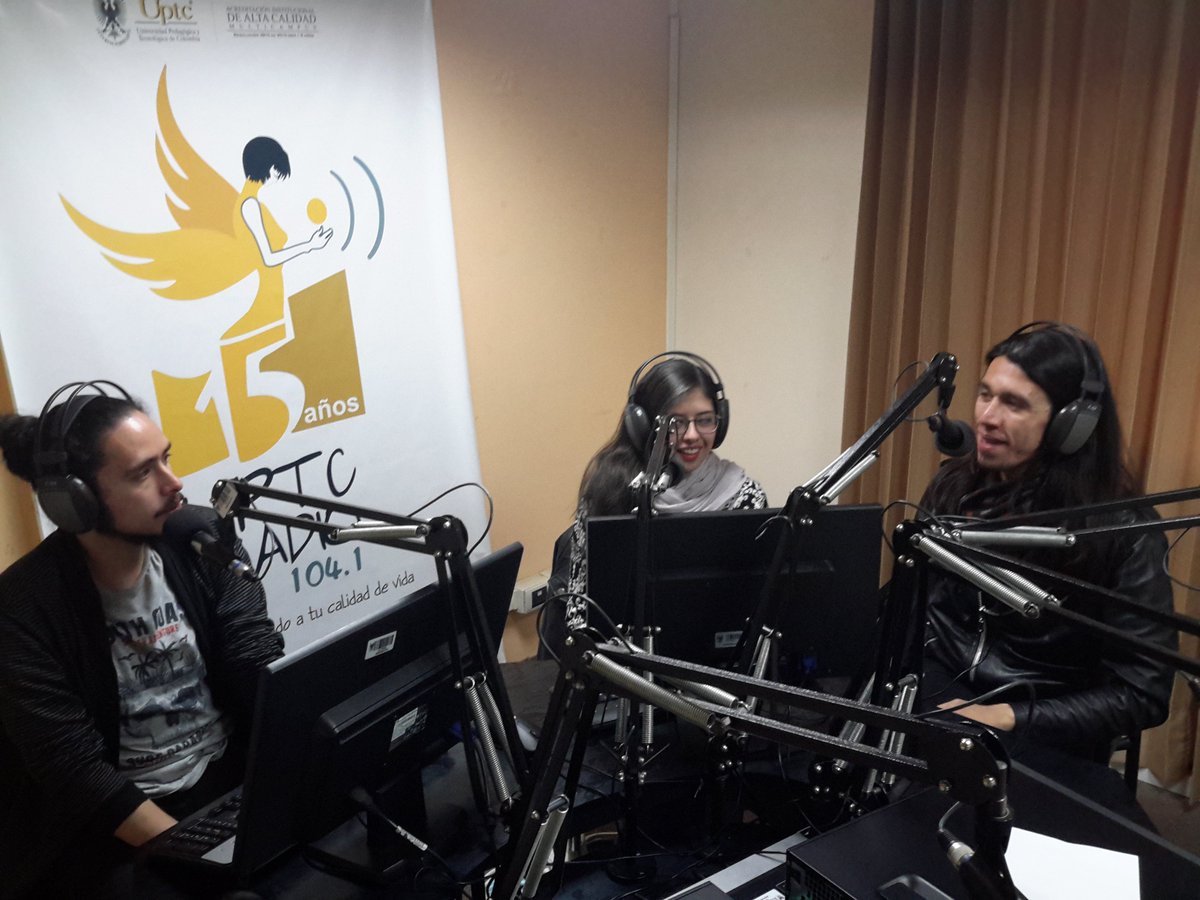 uptcradio's tweet photo. #Ahora en #EstudioXXI escuchamos las palabras de Catalina, Faka y Christofer, integrantes de la banda #Mohet, quienes se presentarán esta noche en la verbena #WorldMusicPop del #AguinaldoBoyacense2017 https://t.co/lv1UcIxJUU