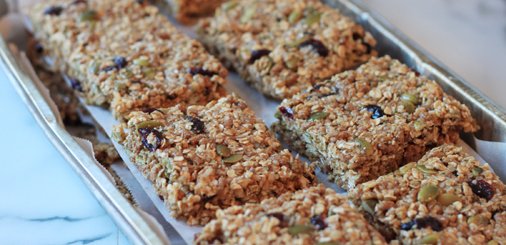 Nutrition_Acad's tweet photo. Glo Bars – A Dietitian Version! A healthy #homemade #schoolfriendly granola bar! https://t.co/SHn6PBDbyw https://t.co/HiaSDMQDTf