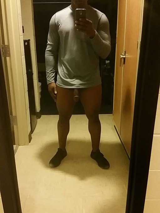 1 pic. Check out this leg day! ? @freakienstien https://t.co/fkd2nsQ1Gr