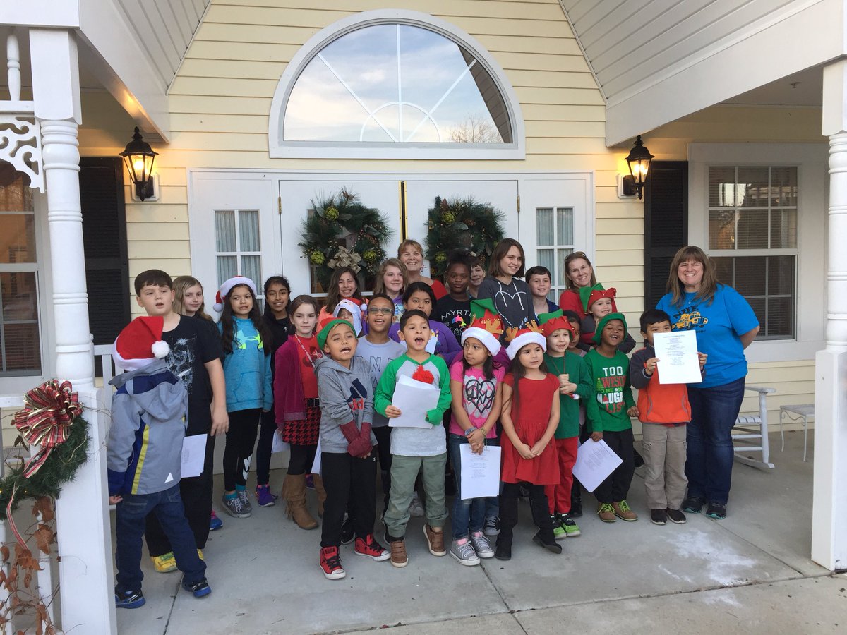 NewHopeESMusic's tweet photo. Caroling with @NancyCheek2 ‘s Champions and @BreezeSharks ! #merrymerry ! https://t.co/GwCfmhitJ3