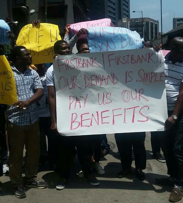 FBNPayUsOff's tweet photo. How will people like us be able to convince our kids and the younger generation that hardwork and integrity pay?
We gave our 9yrs to the service of .@FirstBankngr based on promise of End of Service Benefits but we were lied to and the Nigeria thinks that's cool
#FBNPayUsOff https://t.co/IDkjBCpAEB