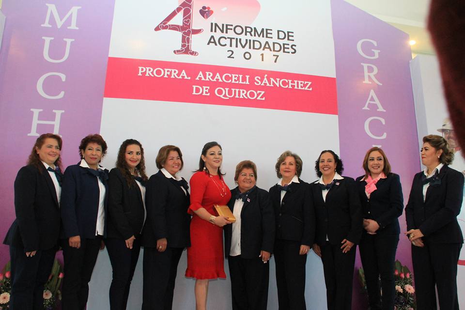 dif_pr2014's tweet photo. A lo largo de esta administración la presidenta del SMDIF Lic. Araceli Sánchez de Quiroz gestionó y se relacionó con diversas instituciones a fin de  brindar una mano amiga a todos  que se acercaron a esta institución #PozaRica  #Galería https://t.co/y9c7JEY8Sy https://t.co/zofAClNy4f