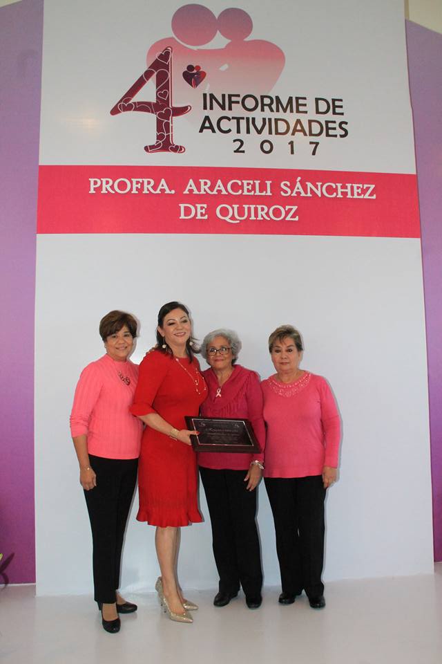 dif_pr2014's tweet photo. A lo largo de esta administración la presidenta del SMDIF Lic. Araceli Sánchez de Quiroz gestionó y se relacionó con diversas instituciones a fin de  brindar una mano amiga a todos  que se acercaron a esta institución #PozaRica  #Galería https://t.co/y9c7JEY8Sy https://t.co/zofAClNy4f