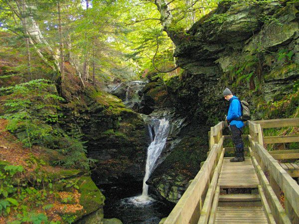HikingScotland's tweet photo. Walking deep into the #Acharn Burn takes you through the Hermit's Cave, an artificial stone-built cave, constructed in 1760s by the 3rd Earl of Breadalbane to give the most dramatic introduction to the falls. Visitors included Robert Burns and William Wordsworth.@VisitScotland https://t.co/j4ayIYE8wV