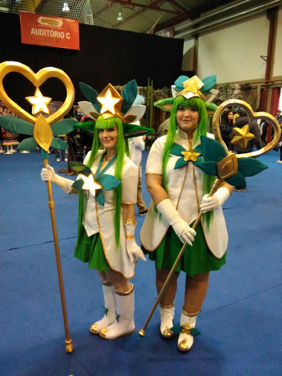 patito_frito's tweet photo. Con una tocaya ☺️ #ComicConPortugal #ComicConPortugal2017 #ccp2017 #cosplay #Lulu #LeagueOfLegends https://t.co/andoSAcIuW