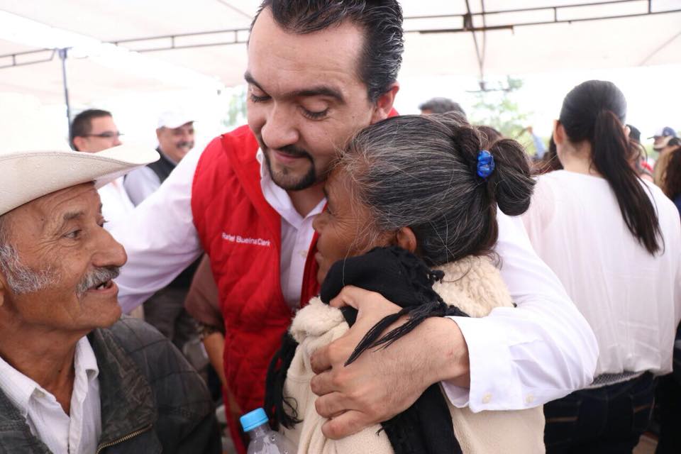 FalyBuelna's tweet photo. En la Gobernadora del Estado, Claudia Pavlovich reconocemos el liderazgo siempre sensible y solidario con nuestros hermanos de las etnias, hoy tuvimos la oportunidad de acompañarla en su visita a las comunidades Yaquis de nuestra región, como siempre tratando de llevar beneficios https://t.co/PejVFpyHeE