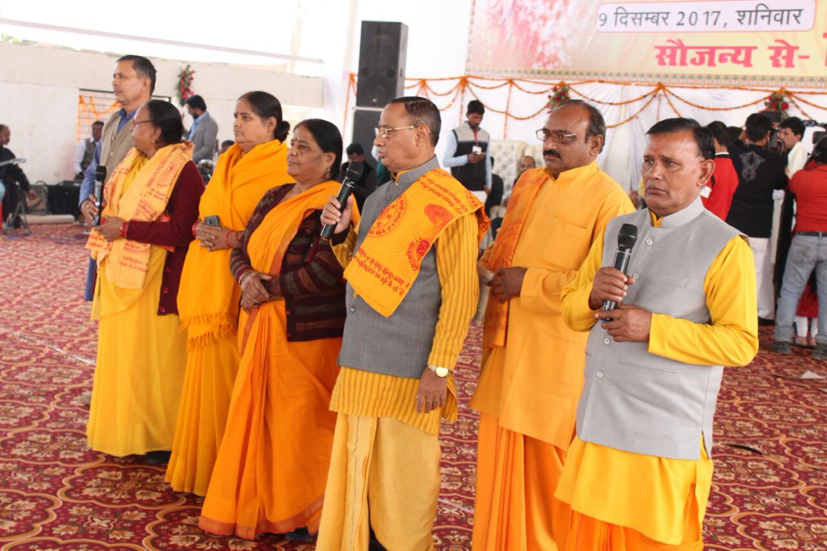 anandamorg's tweet photo. माता-पिता की दुलारी 101 लाडली बेटियों को जीवन साथी मिला। इस अवसर पर नव दम्पत्तियों को अलमारी, फ्रिज, बेड, बिस्तर आदि गृहस्थी का सामान भी उपहार स्वरूप दिया गया। https://t.co/xSO86uBMKG