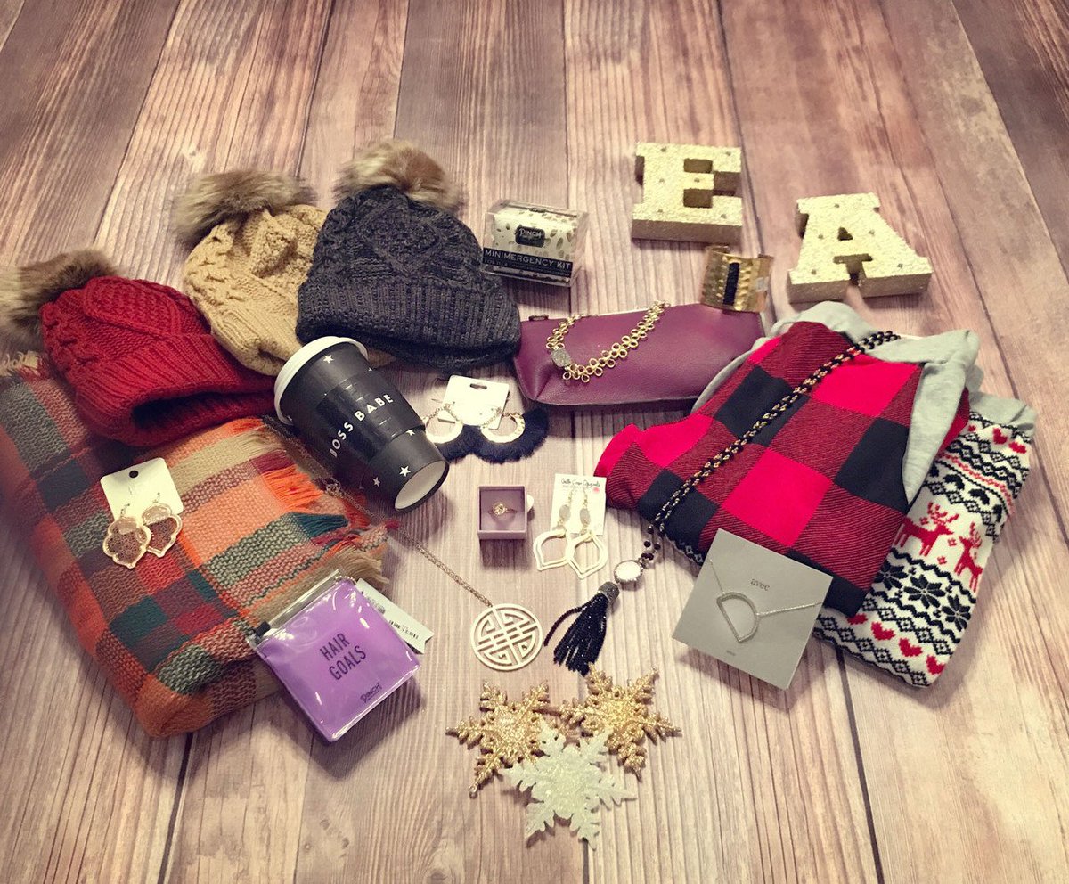 ShopElizaAsh's tweet photo. Why fight the crowds at the mall?  Stop by the store for your last minute gifts and stocking stuffers then enjoy a relaxing lunch at @Kiwi Café and Smoothies or @San Jose Mex and Tequila Bar!
#holidayshopping https://t.co/wkg8OIryPW