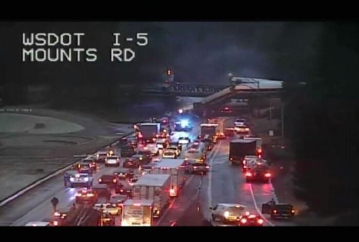 Amtrak train derails, dangles over interstate in Washington state californiasop.com/los_angeles_pr…